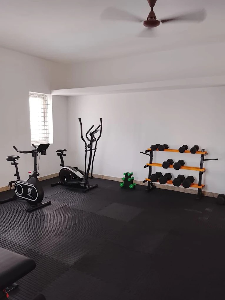 Indoor gym at Xion 16 Men’s PG, Siruseri SIPCOT